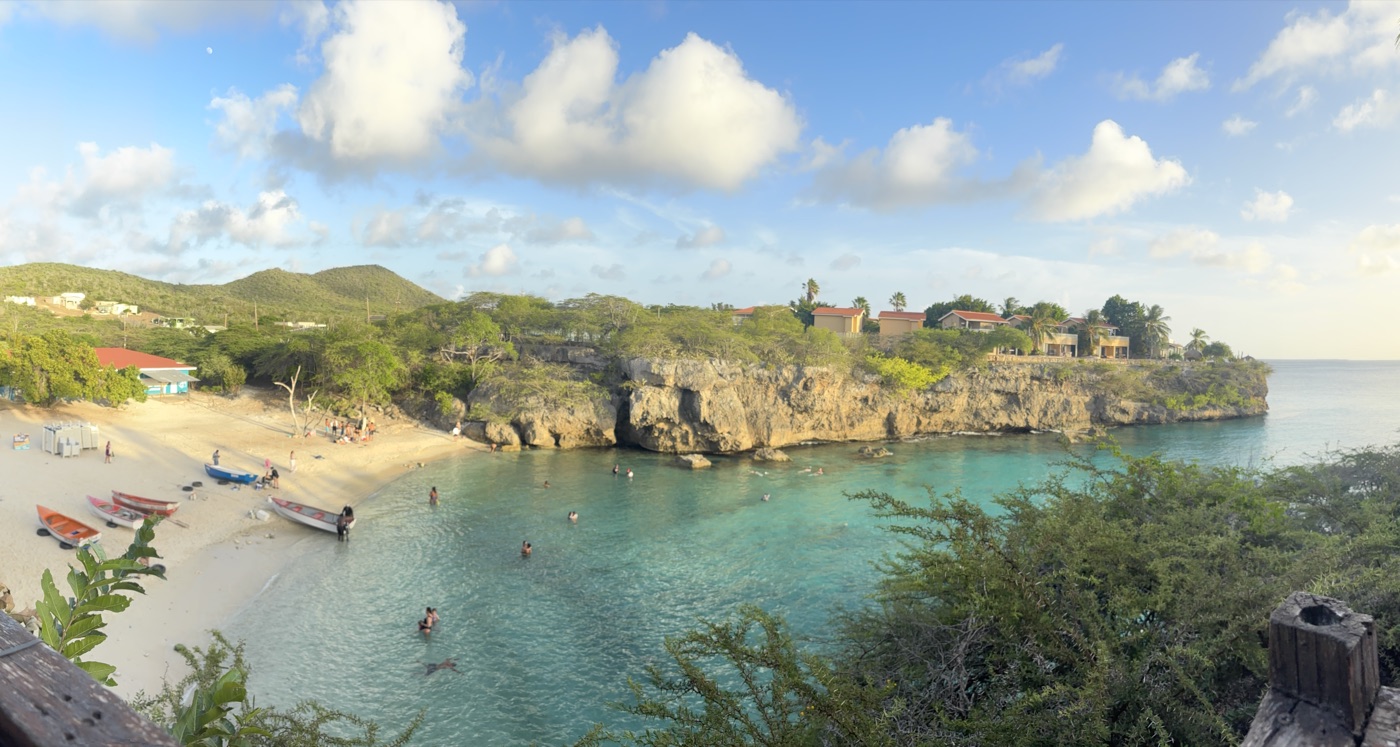 Playa Lagun cove